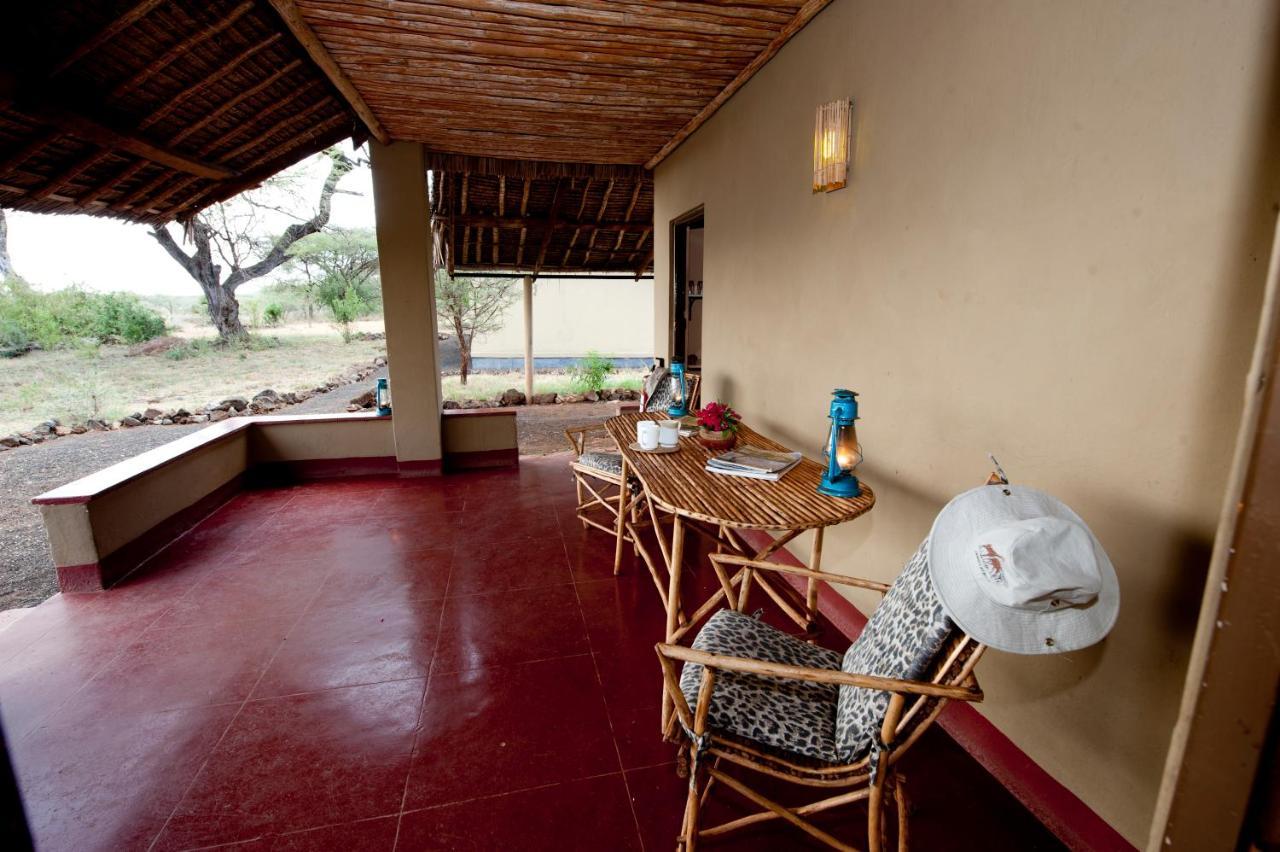 Tsavo West National Park Severin Safari Camp מראה חיצוני תמונה
