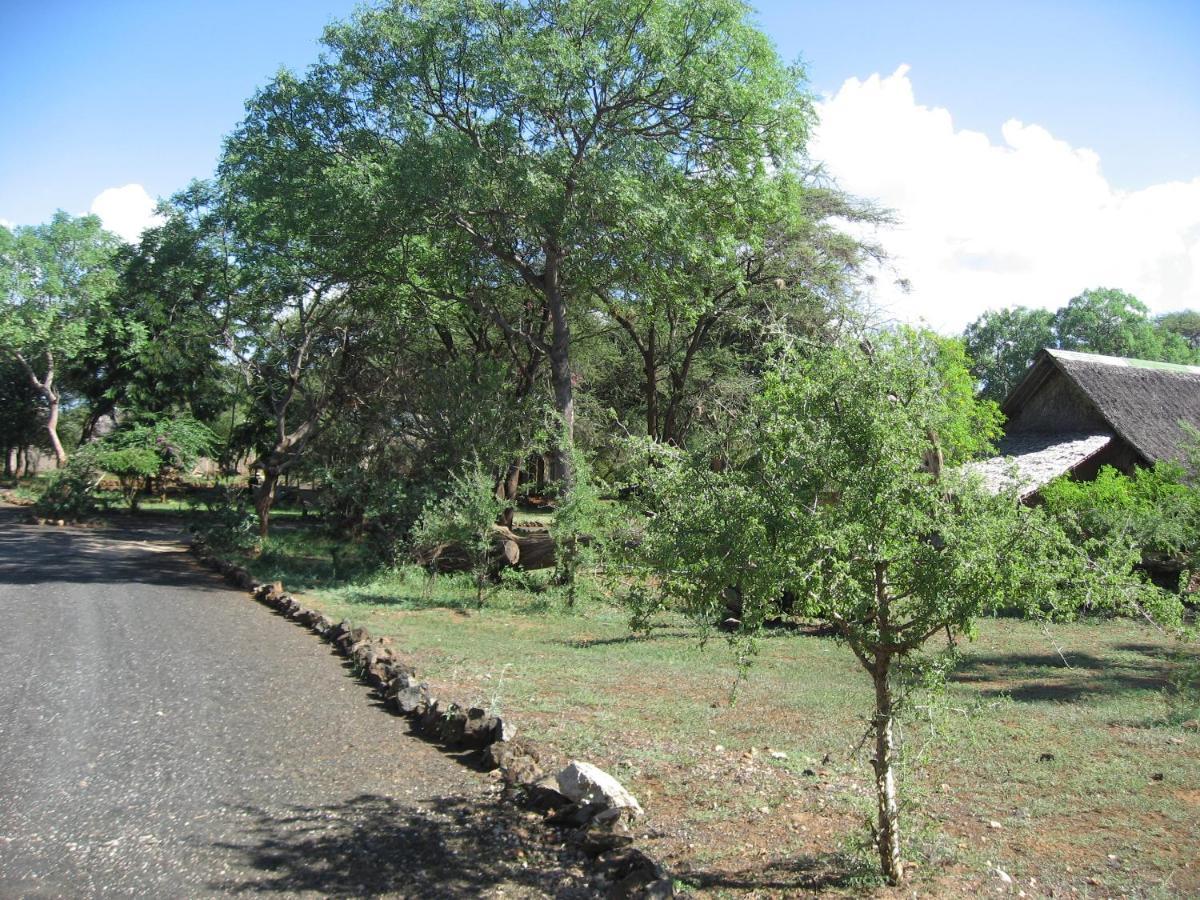 Tsavo West National Park Severin Safari Camp מראה חיצוני תמונה