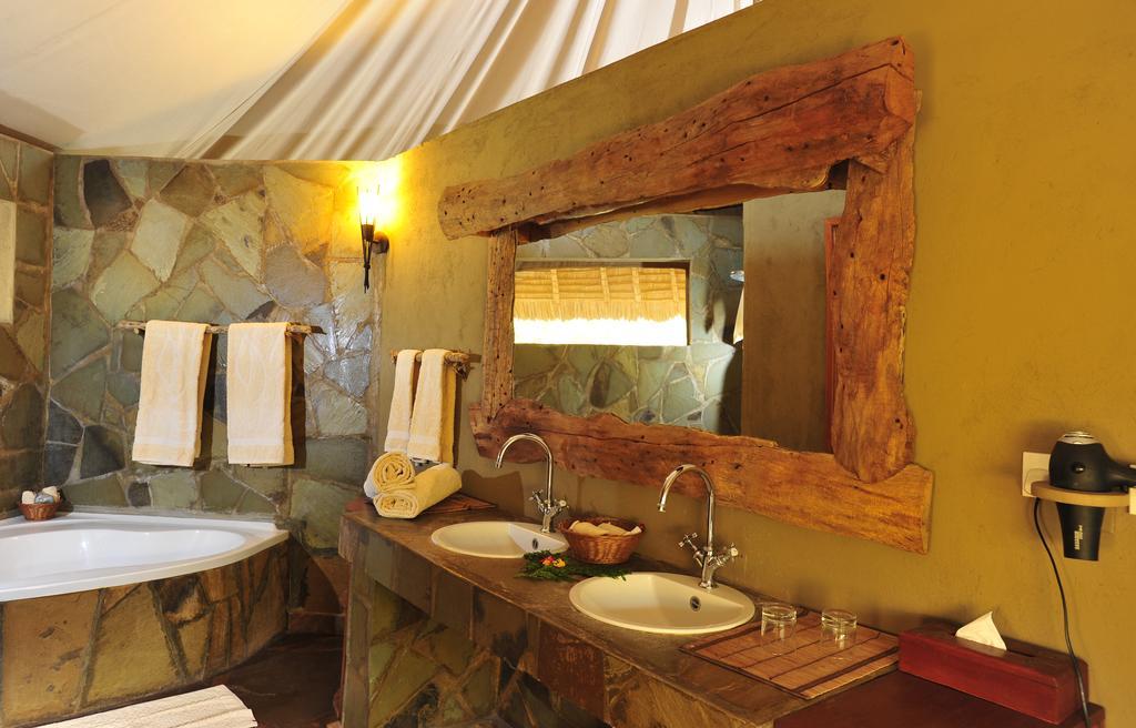 Tsavo West National Park Severin Safari Camp חדר תמונה