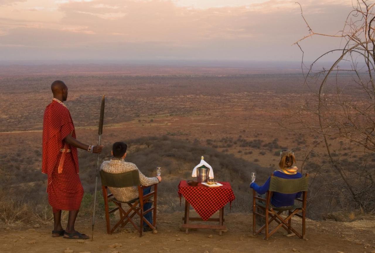 Tsavo West National Park Severin Safari Camp מראה חיצוני תמונה